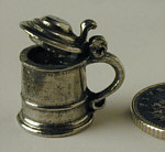 Cylindrical tankard with lid